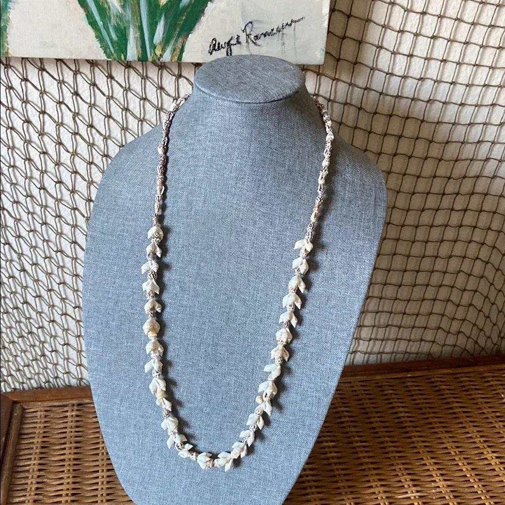 Vintage 70s Natural Mini Conch Shells Necklace
